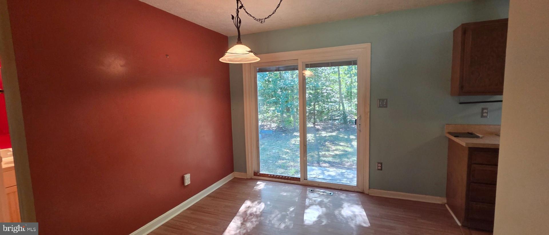 COUNTRY LAKES - Residential