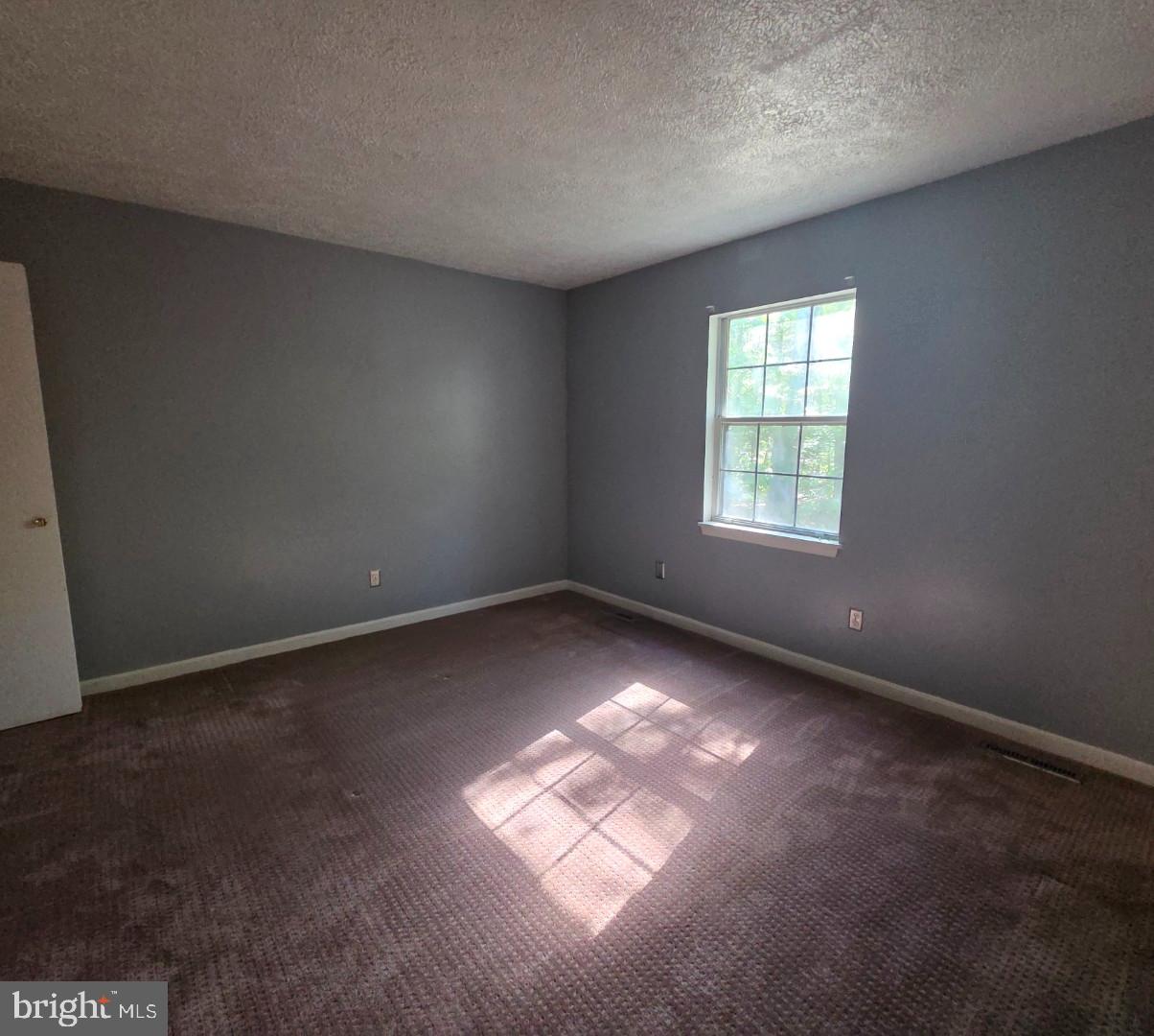 COUNTRY LAKES - Residential