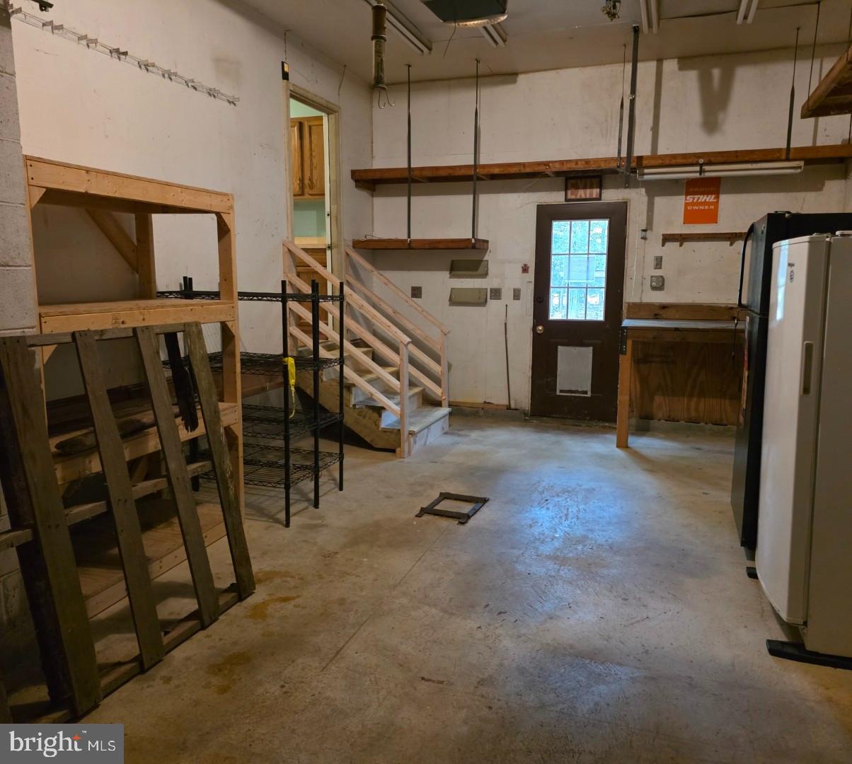 COUNTRY LAKES - Residential