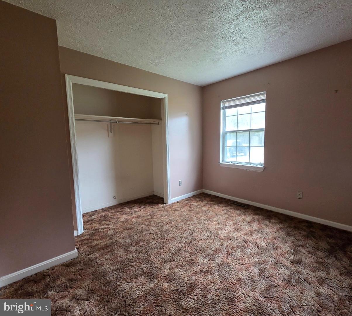 COUNTRY LAKES - Residential