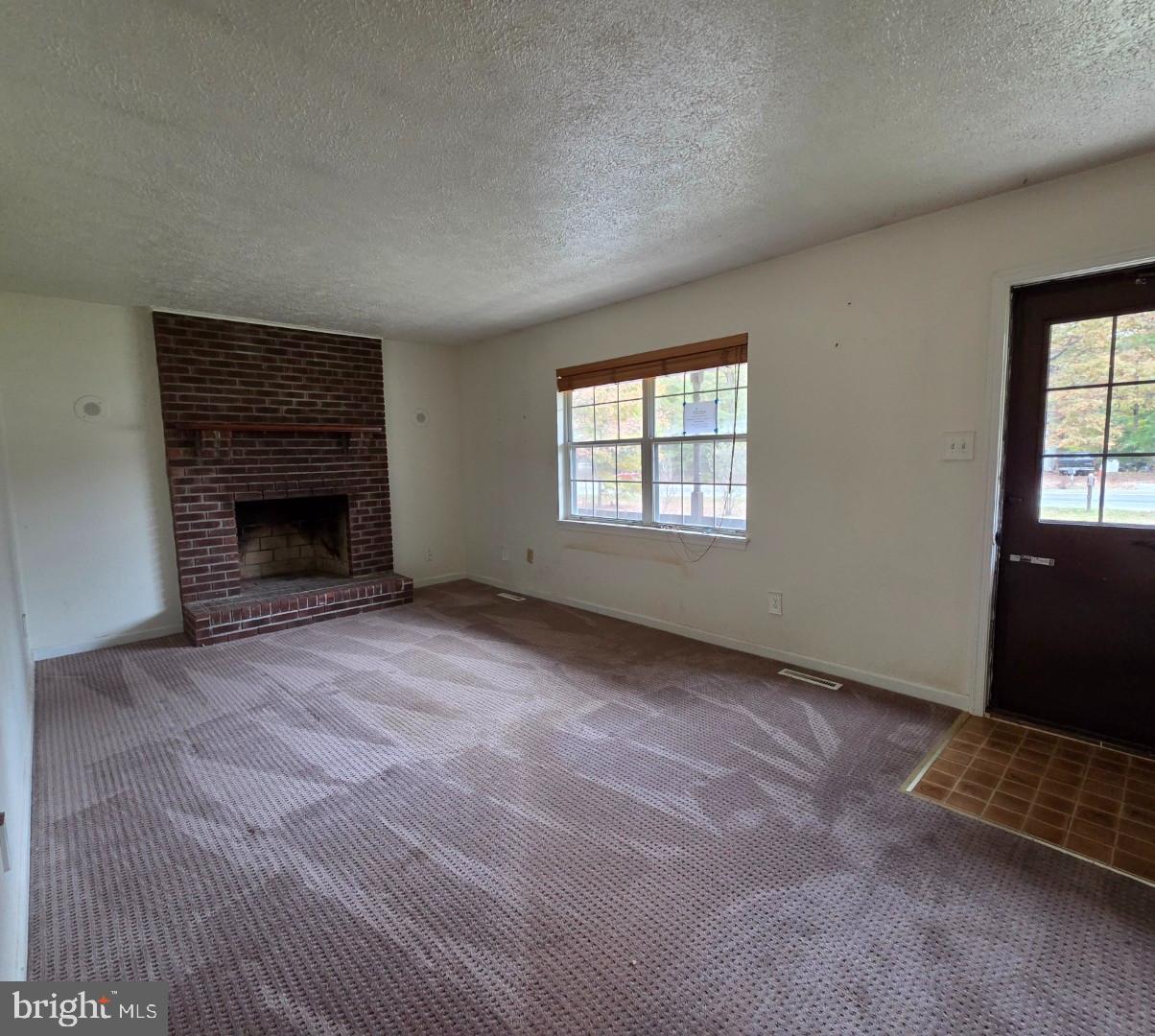 COUNTRY LAKES - Residential