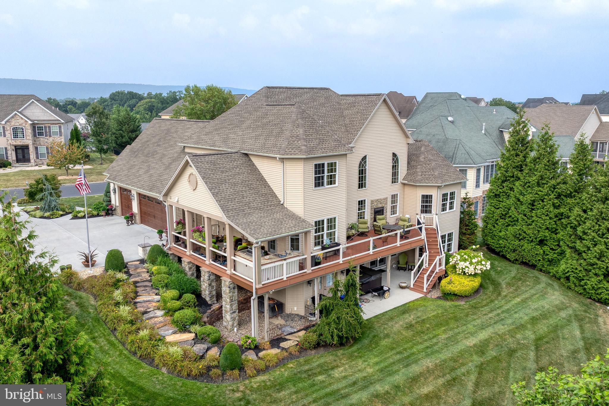 HAMPDEN SUMMIT - Residential