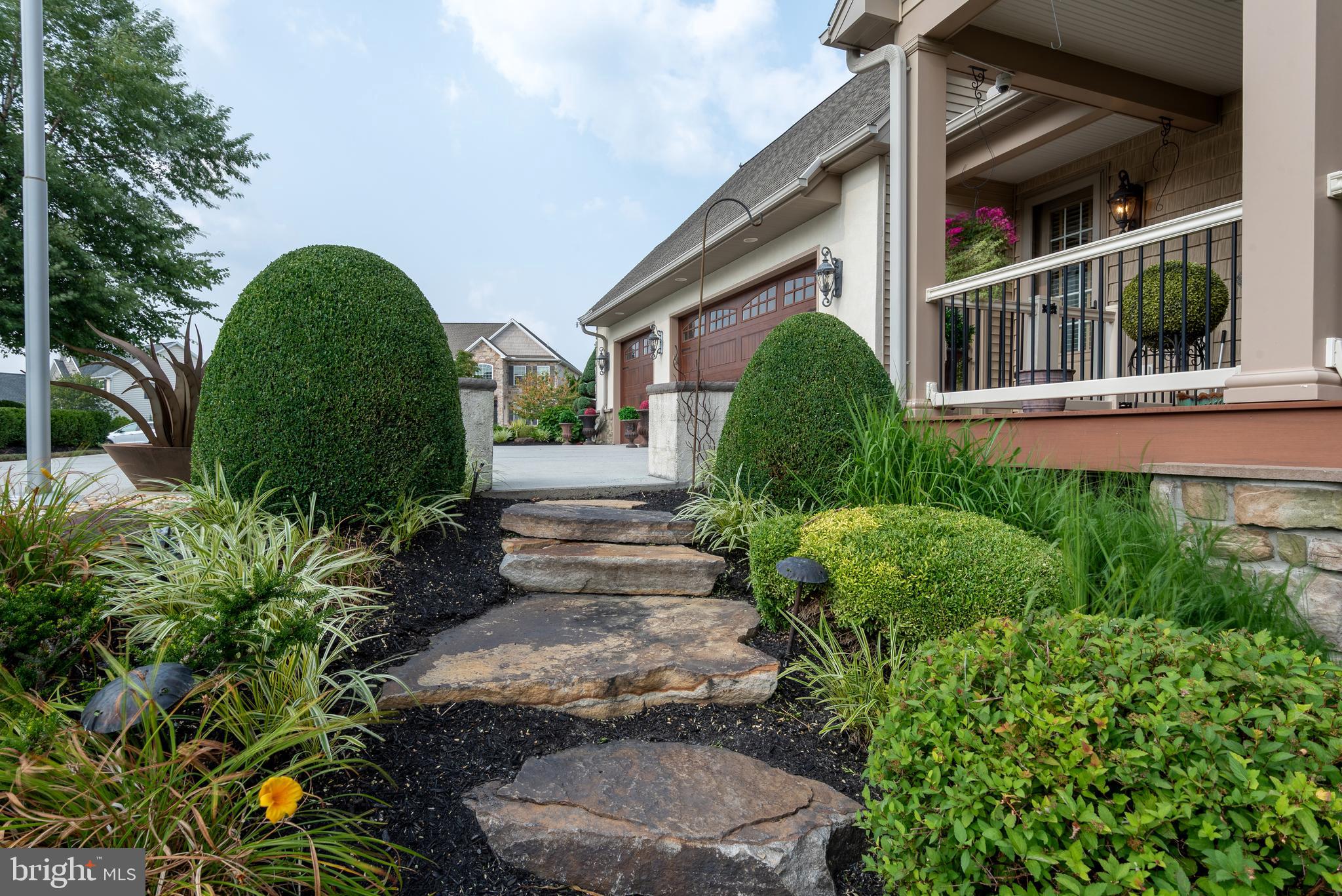 HAMPDEN SUMMIT - Residential