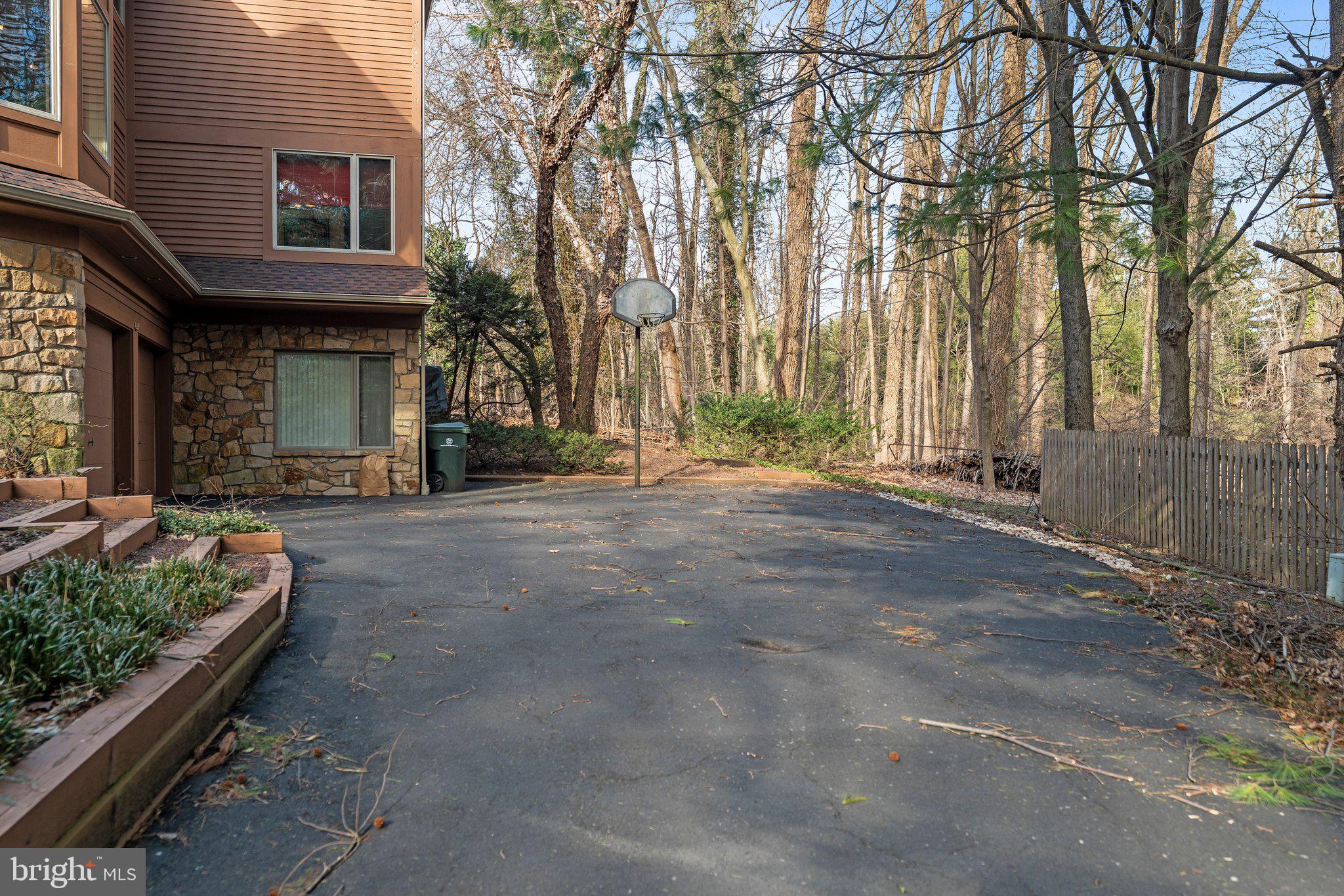 1028 LEOPARD ROAD