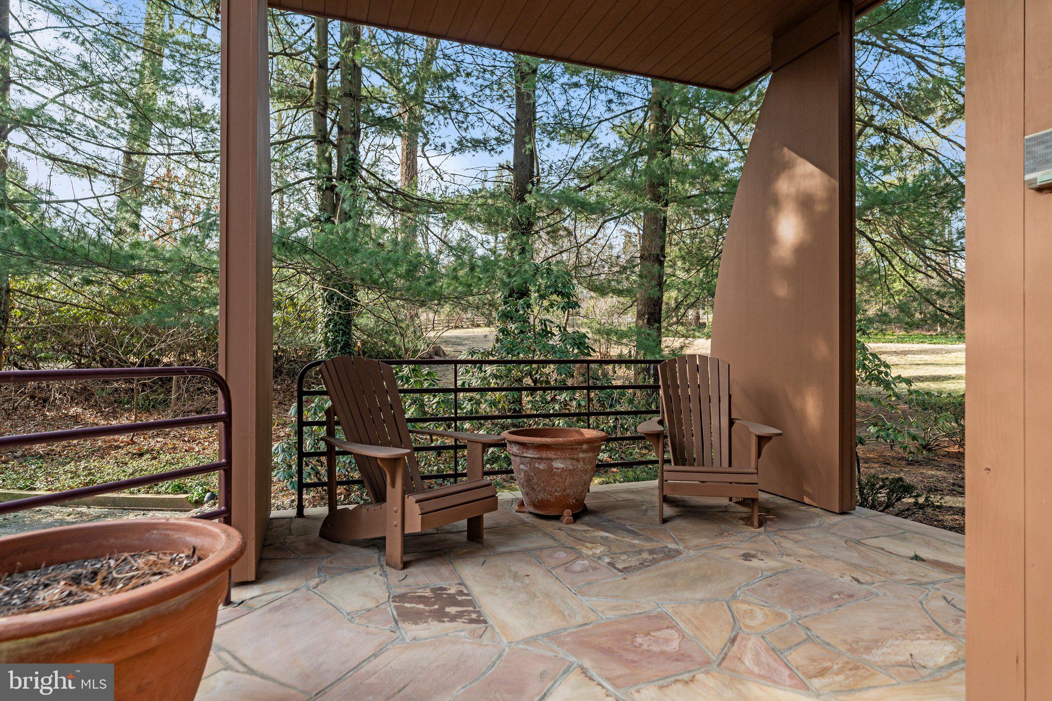 1028 LEOPARD ROAD