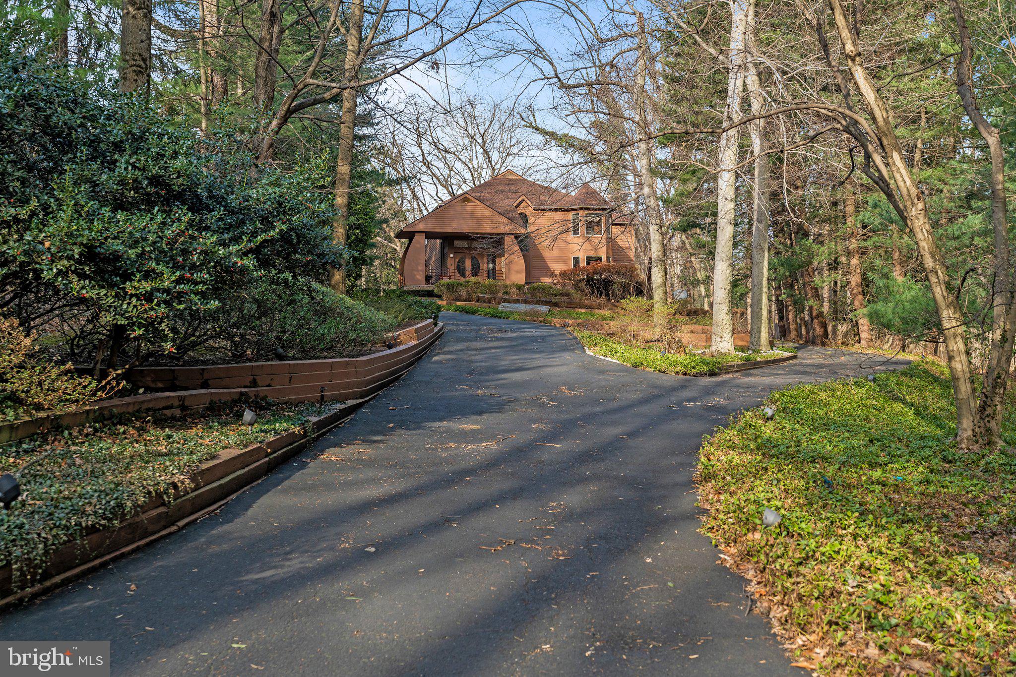 1028 LEOPARD ROAD