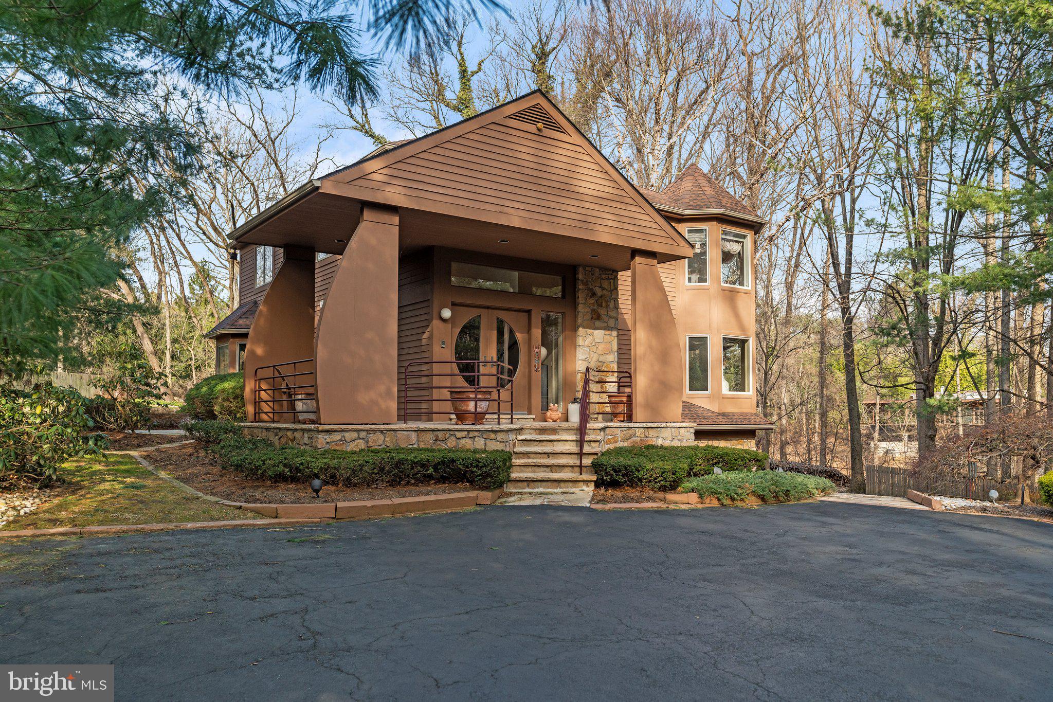 1028 LEOPARD ROAD