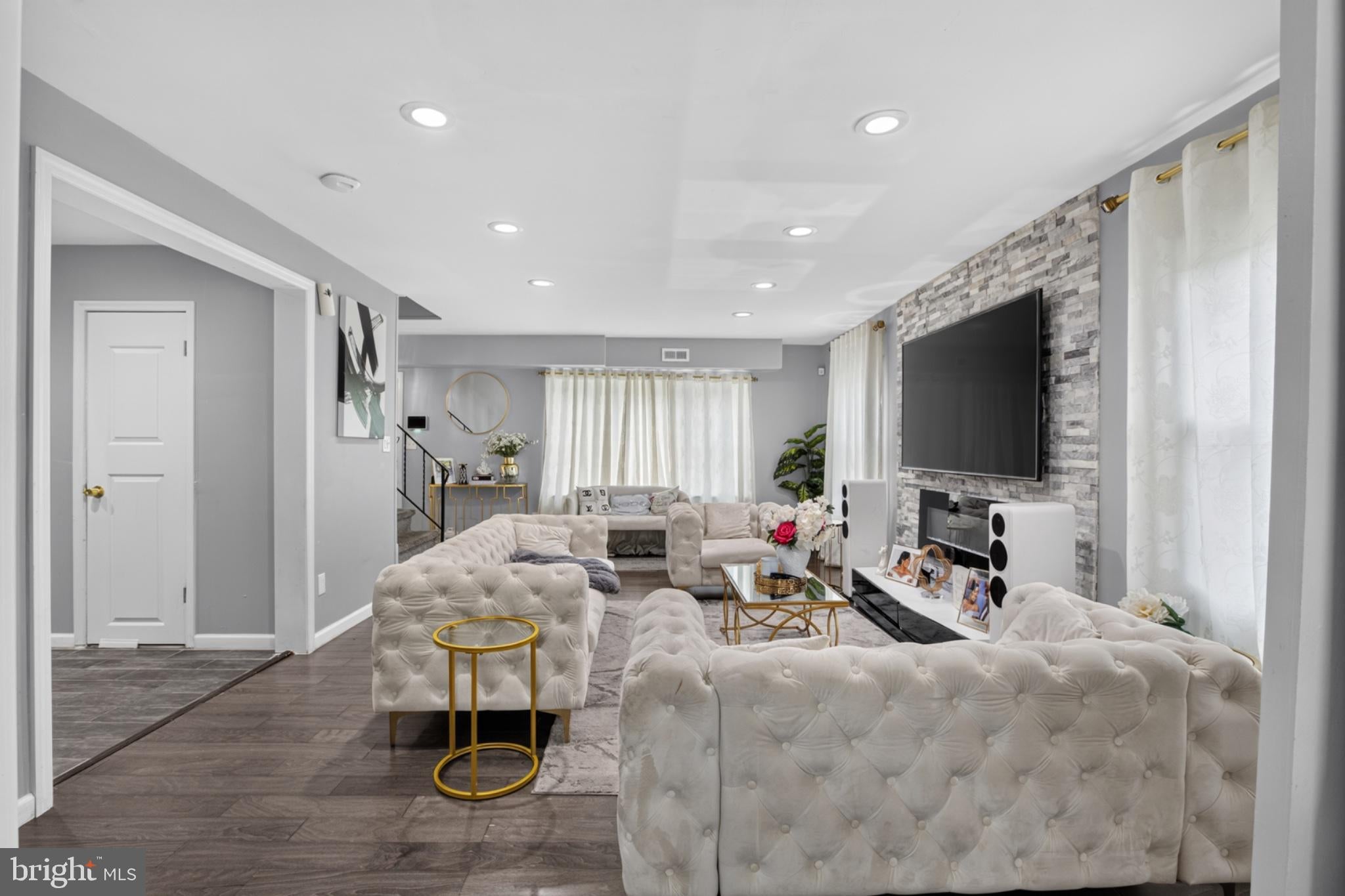 218 PAGEANT LANE