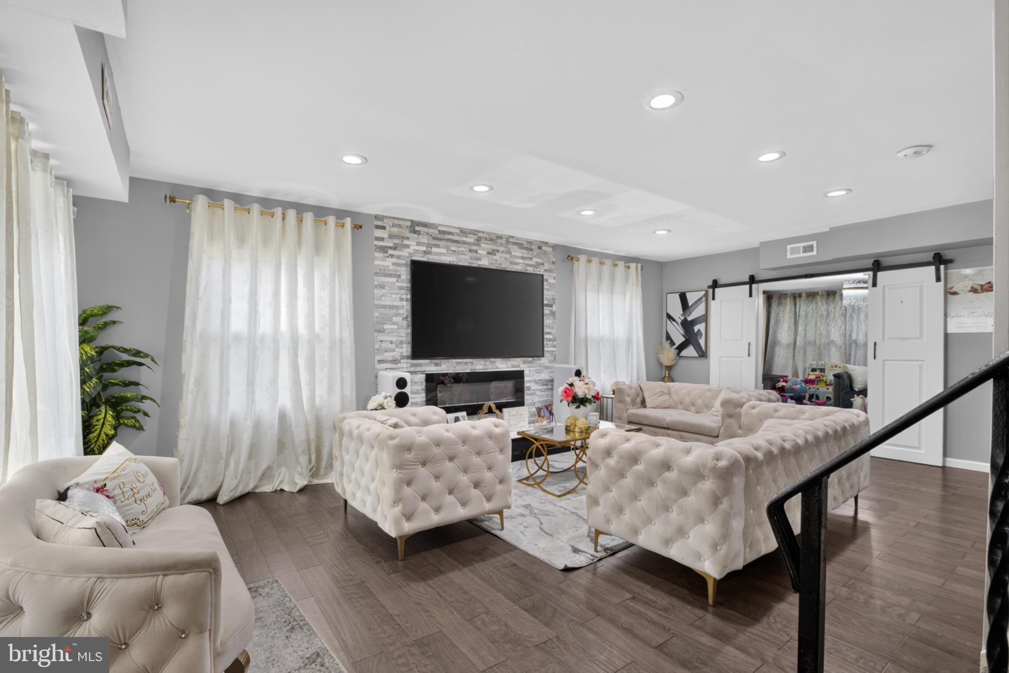 218 PAGEANT LANE