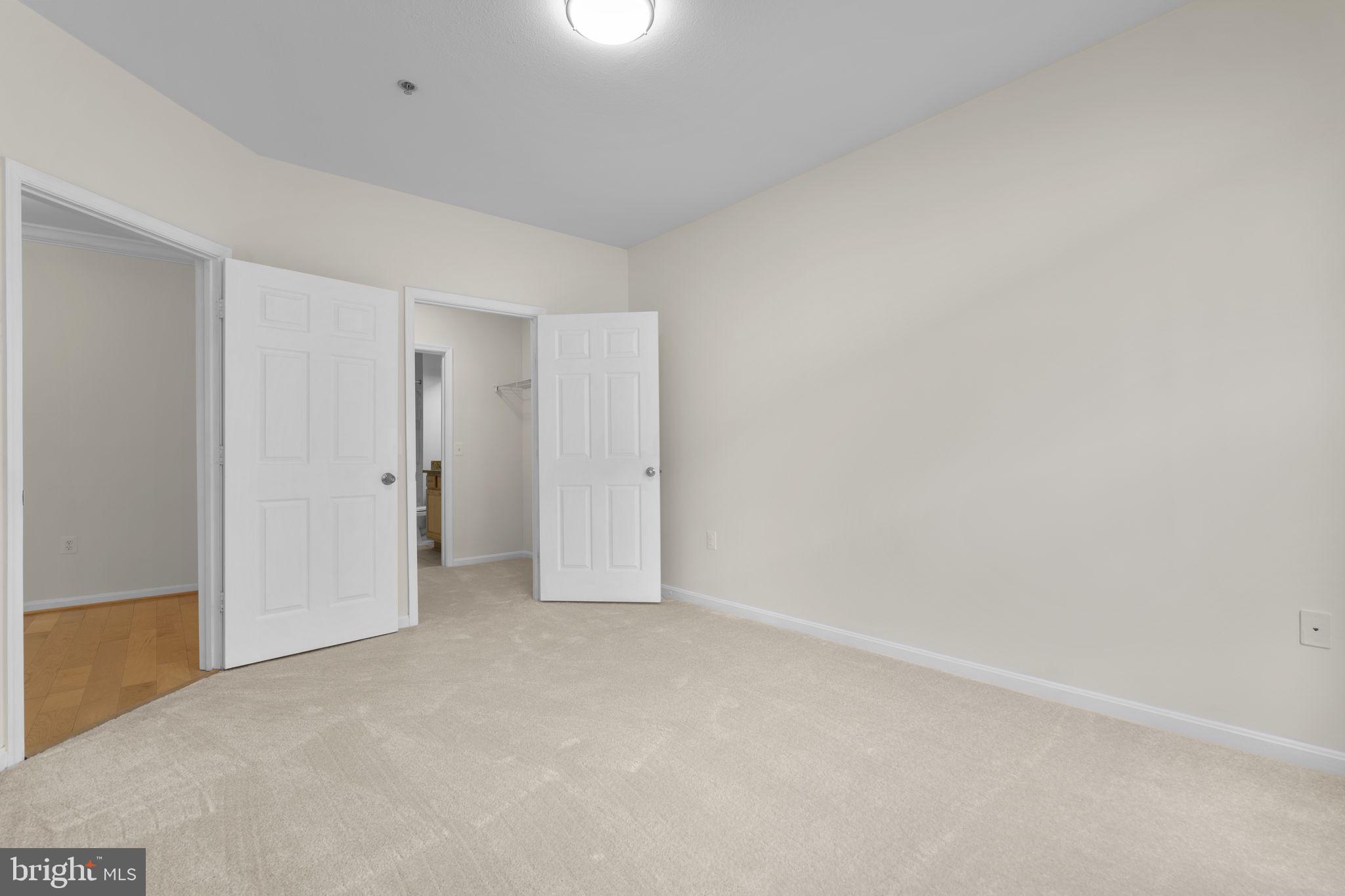 VIENNA METRO - Residential