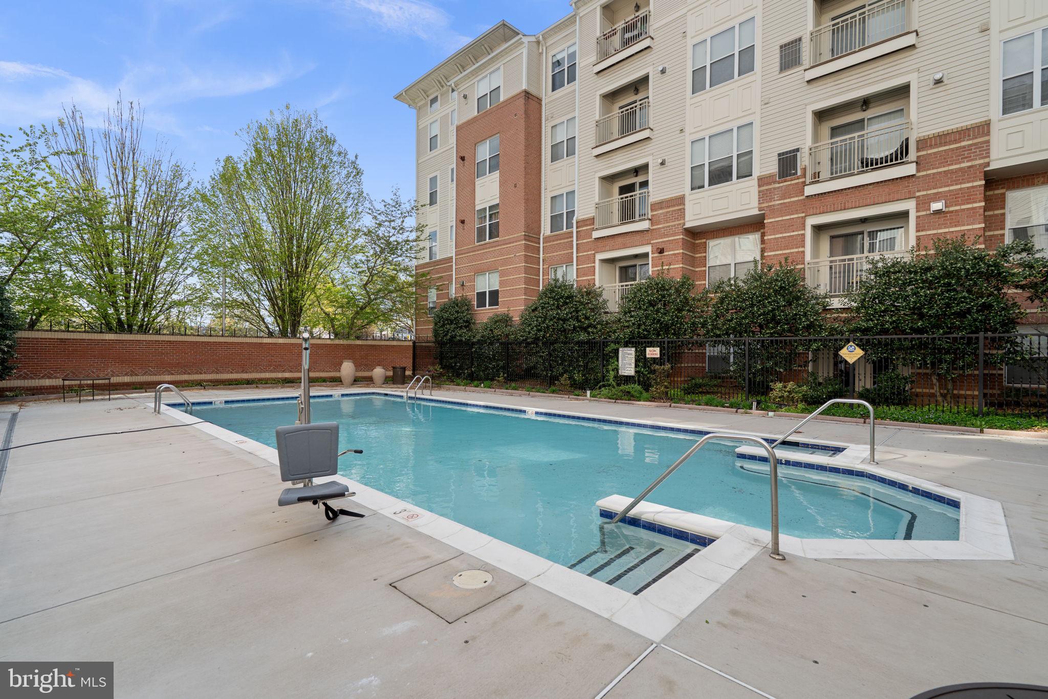 VIENNA METRO - Residential