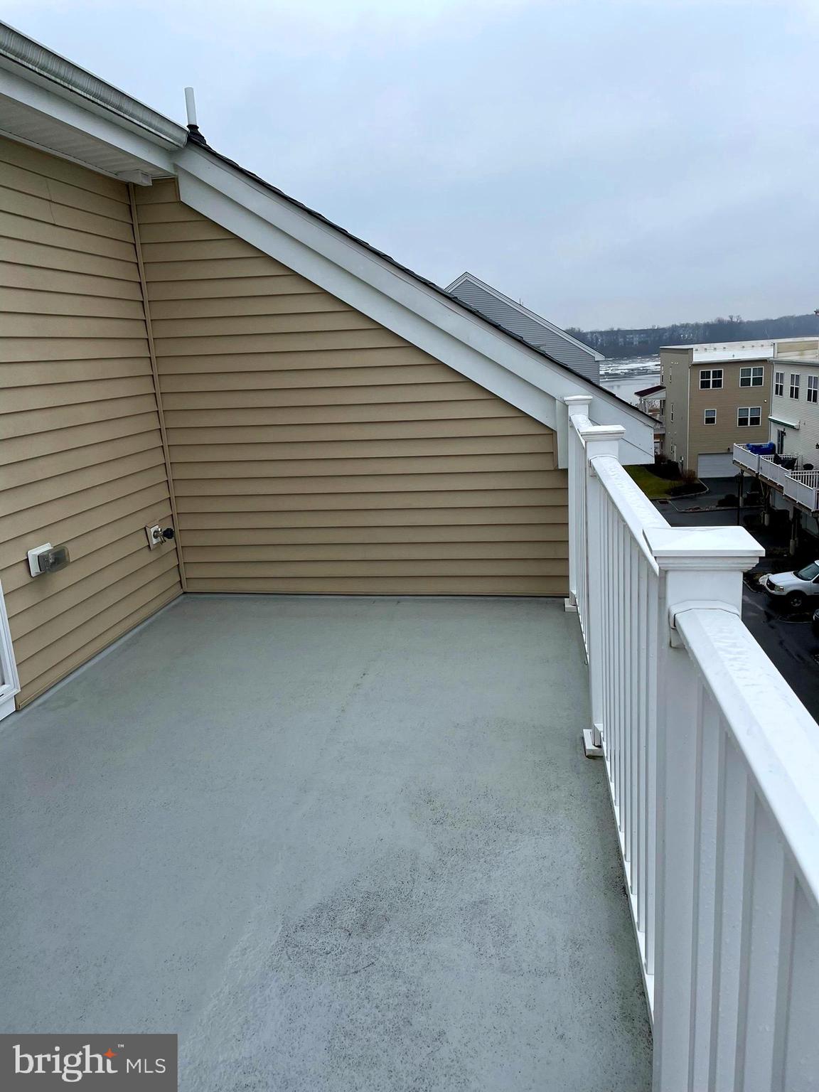 WATERSIDE - Residential Lease