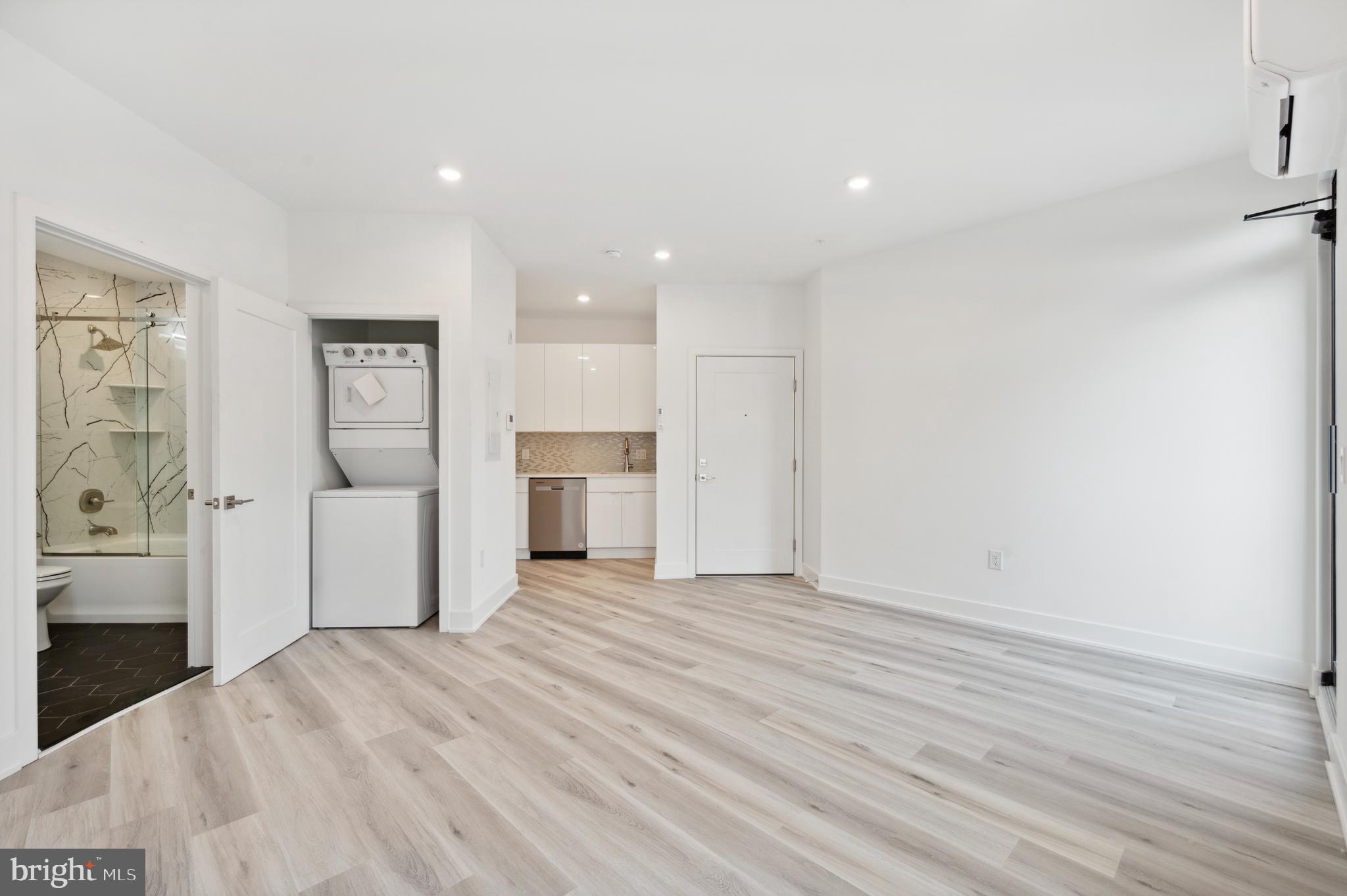 GRADUATE HOSPITAL - Residential Lease