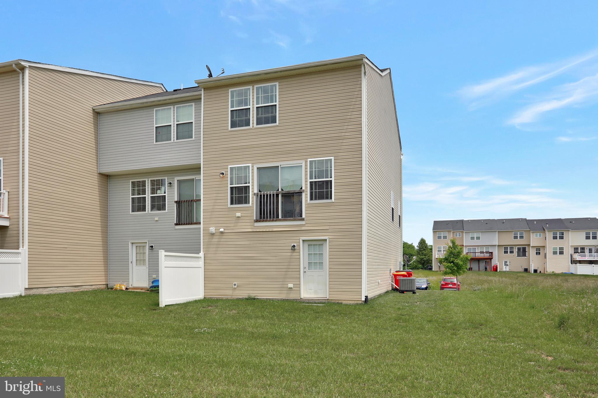 LAKELAND PLACE - Residential