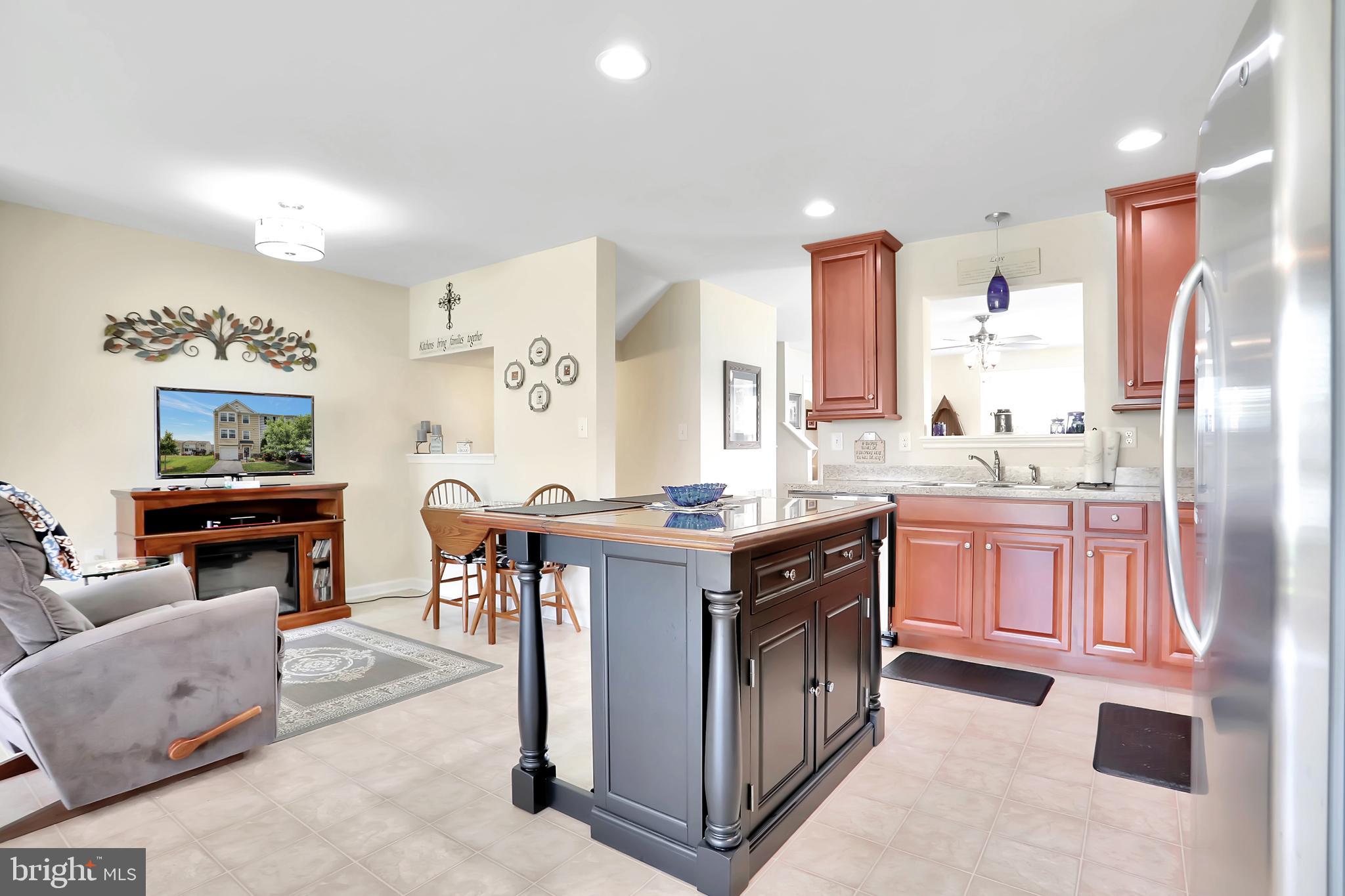 LAKELAND PLACE - Residential