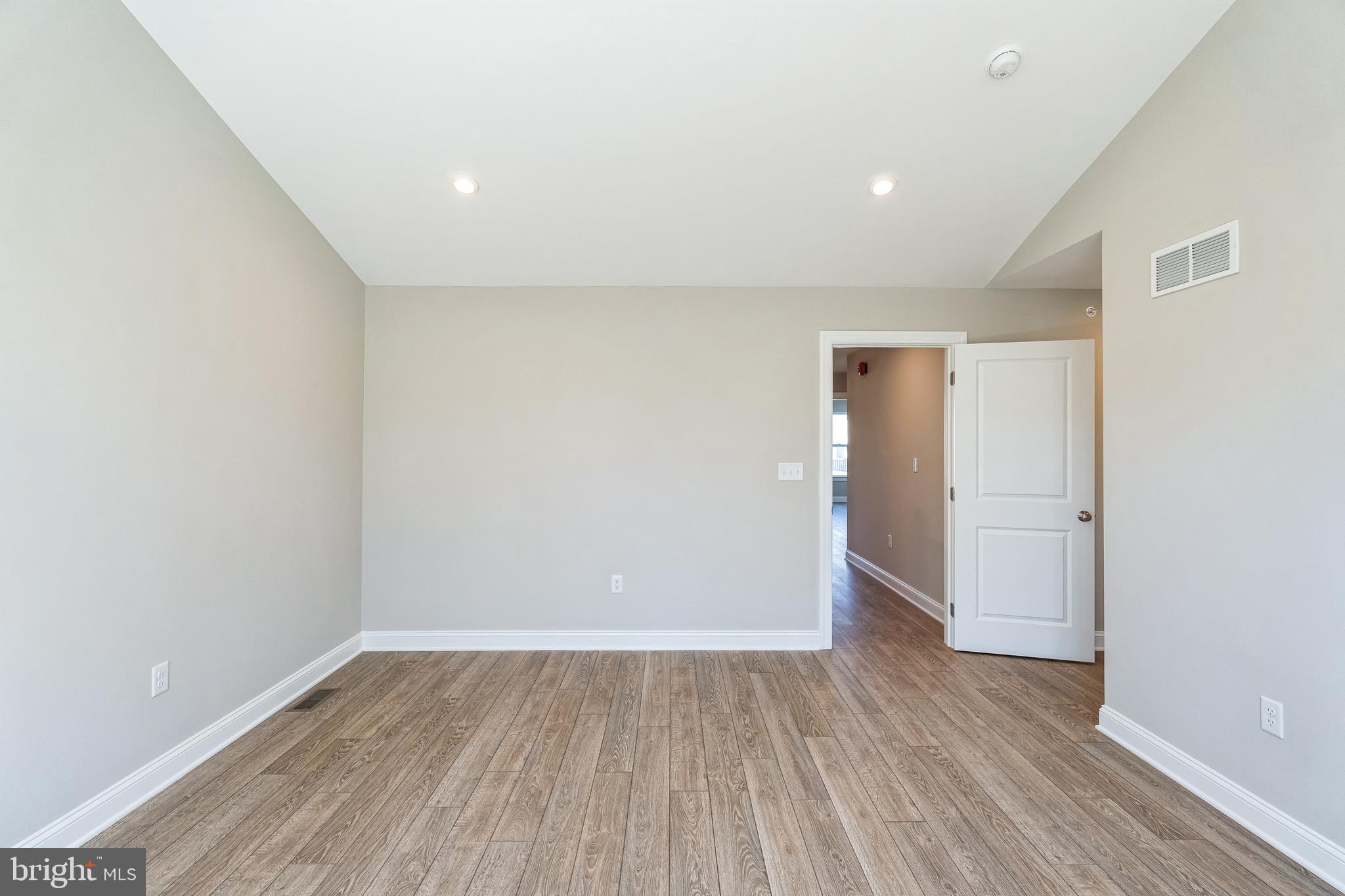 IRONWOOD - Residential Lease