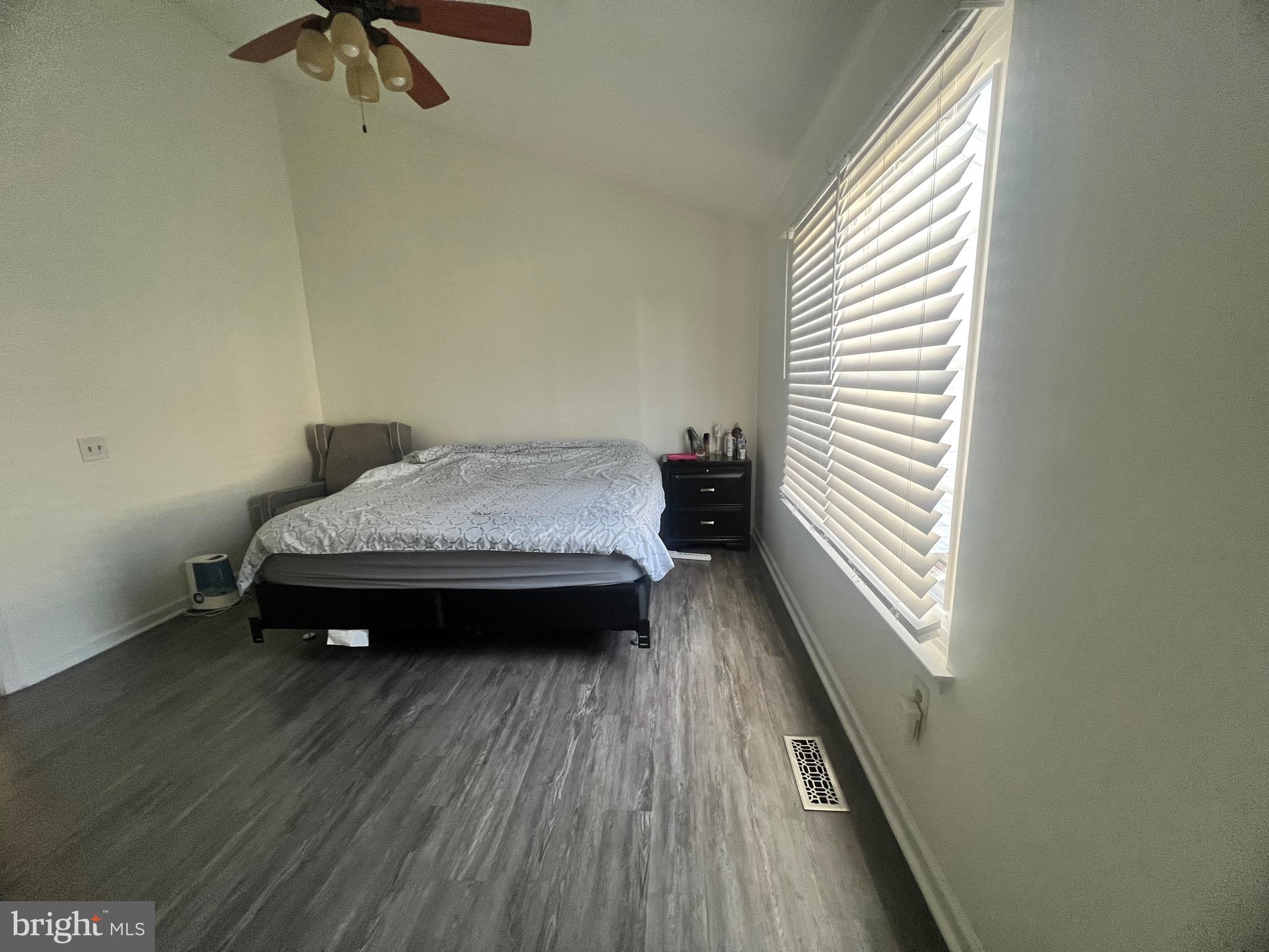 POTOMAC CROSSING - Residential