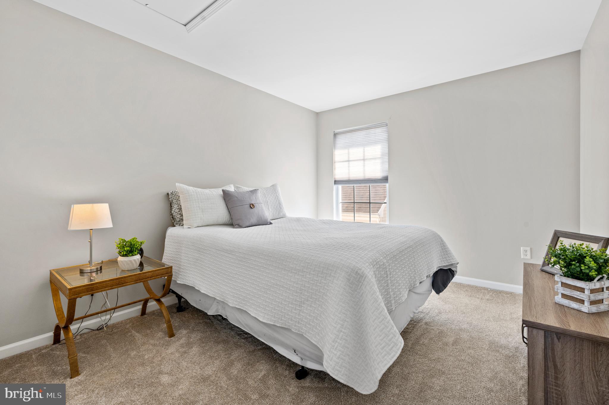 THE VILLAS - Residential Lease