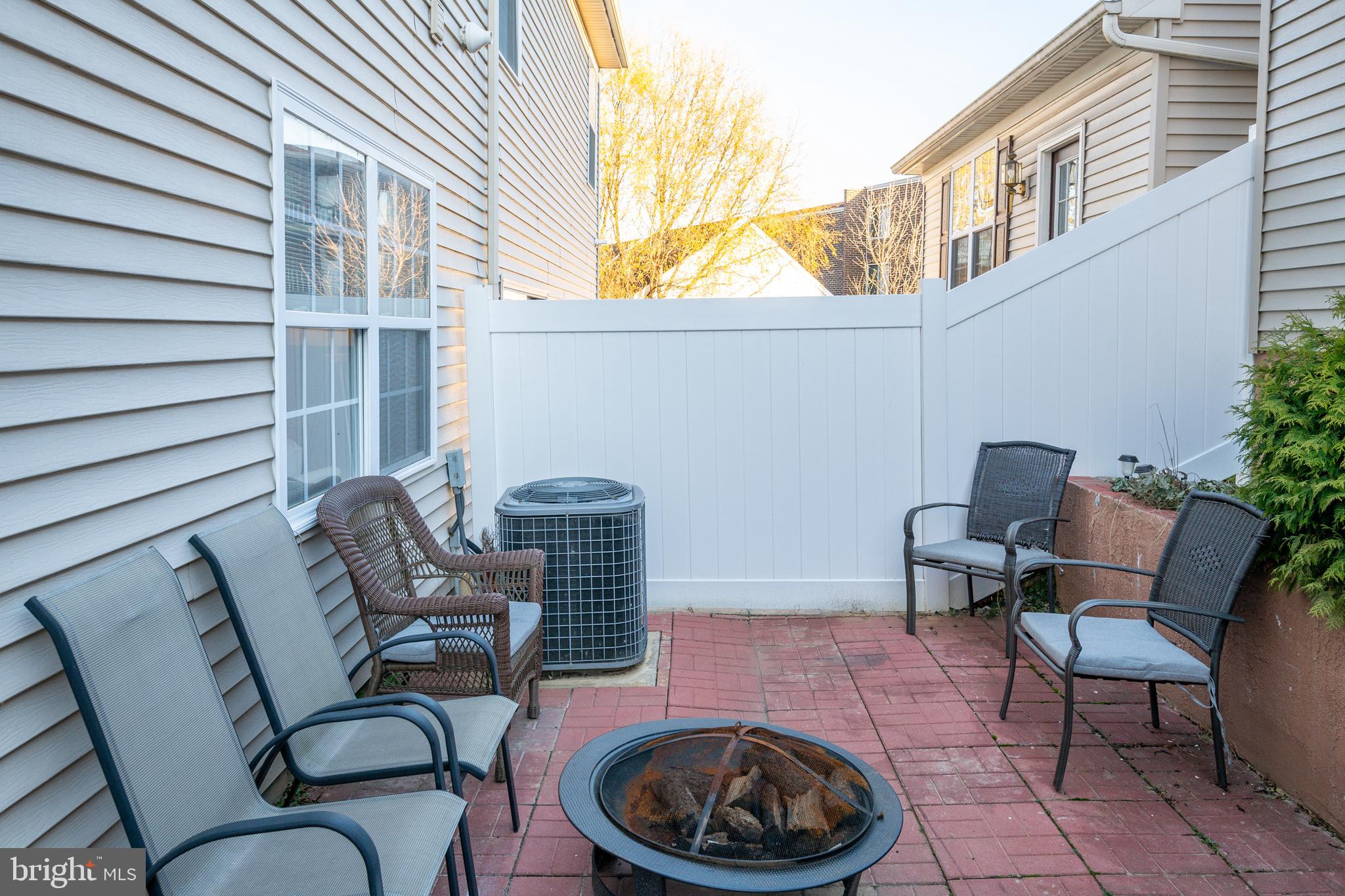 THE VILLAS - Residential Lease