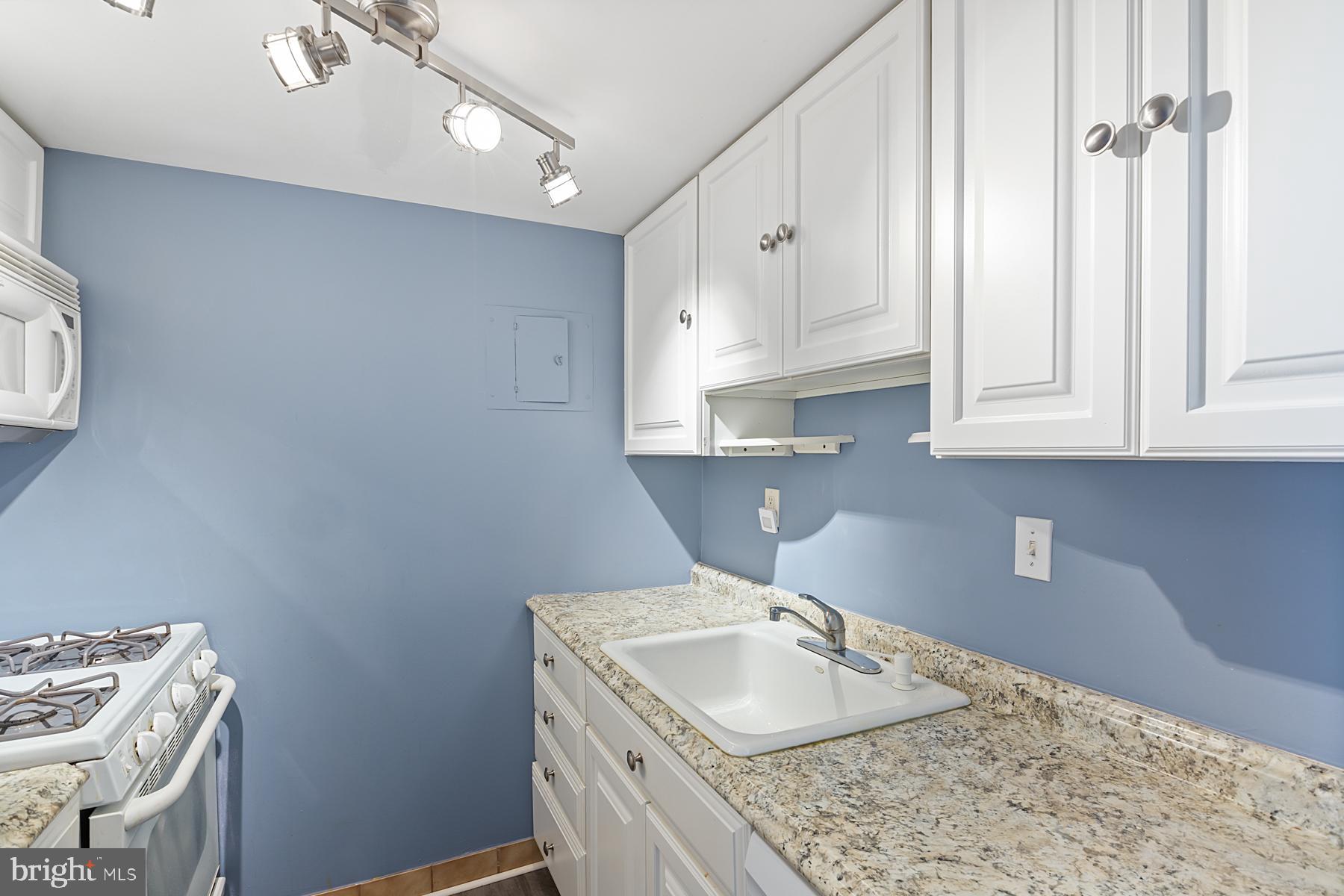 HORIZON HOUSE - Residential Lease