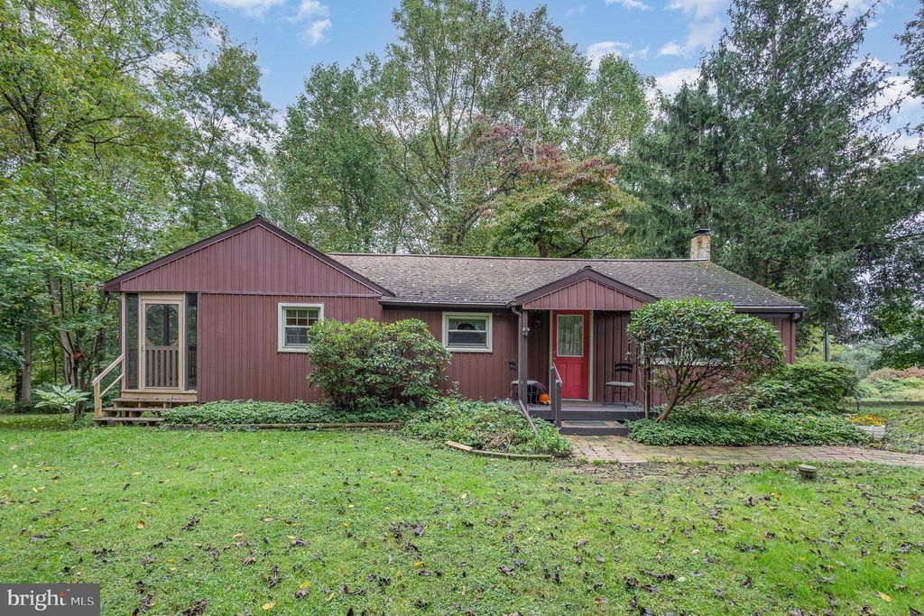 Photo of 317 W Brubaker Valley Road, Lititz, PA 17543 (MLS # PALA2058366)