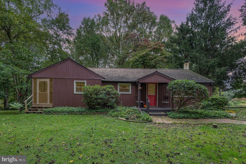 Photo of 317 W Brubaker Valley Road, Lititz, PA 17543 (MLS # PALA2058366)