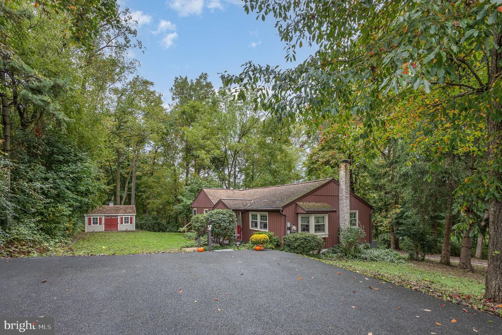 Photo of 317 W Brubaker Valley Road, Lititz, PA 17543 (MLS # PALA2058366)