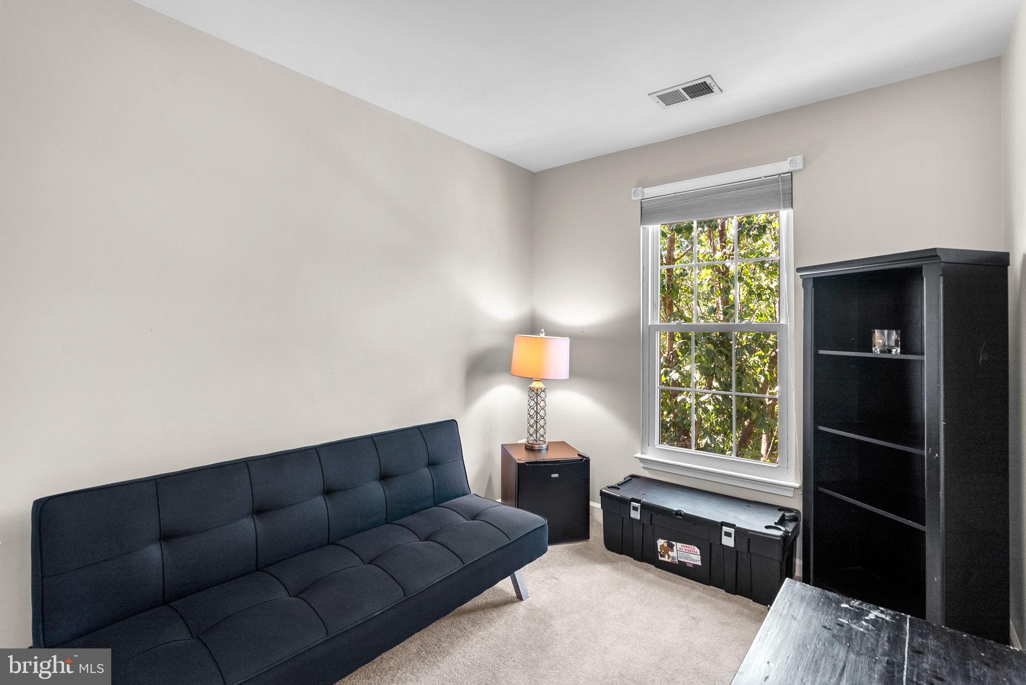 HUNTINGTON GROVE - Residential Lease