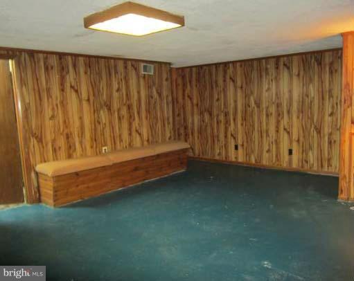 ESSEX PLACE - Residential Lease