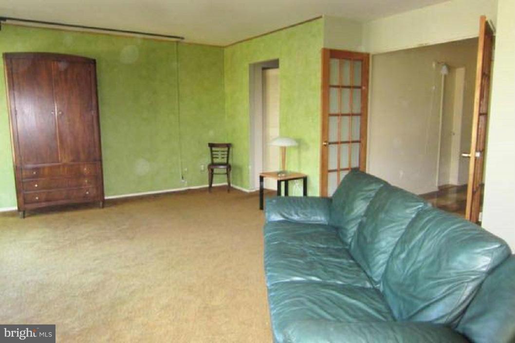 ESSEX PLACE - Residential Lease