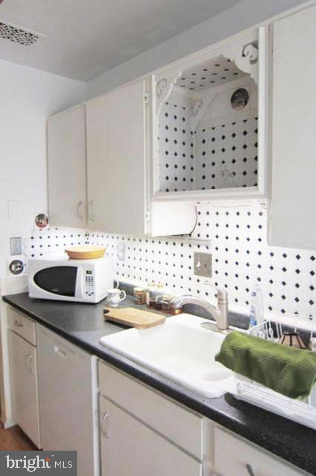 ESSEX PLACE - Residential Lease