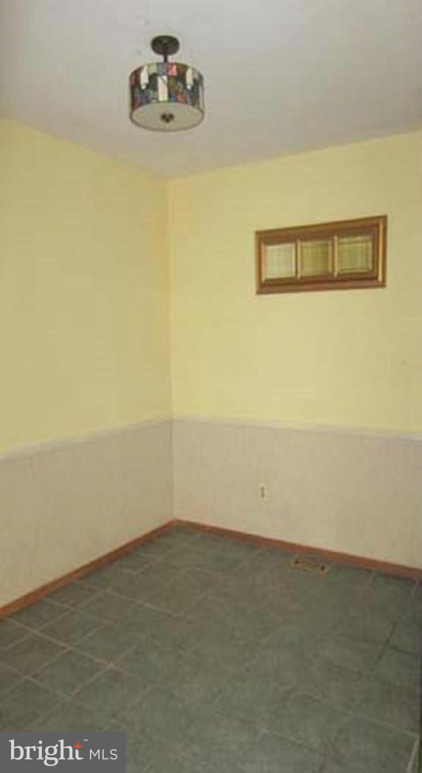 ESSEX PLACE - Residential Lease