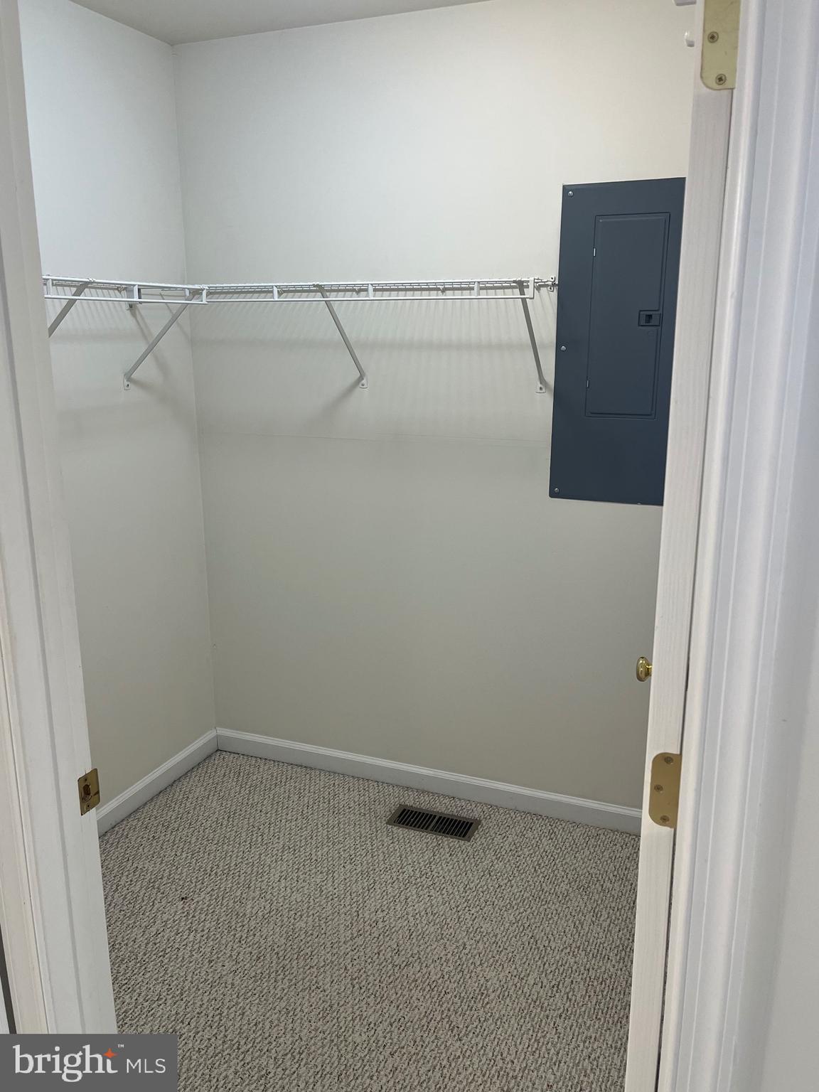 SCHOOLHOUSE COMMONS - Residential Lease