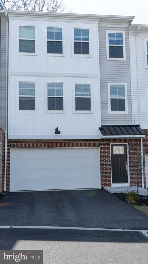 Townhouse For Sale - 135 Four Leaf Drive<br/> DOWNINGTOWN, PA 19335