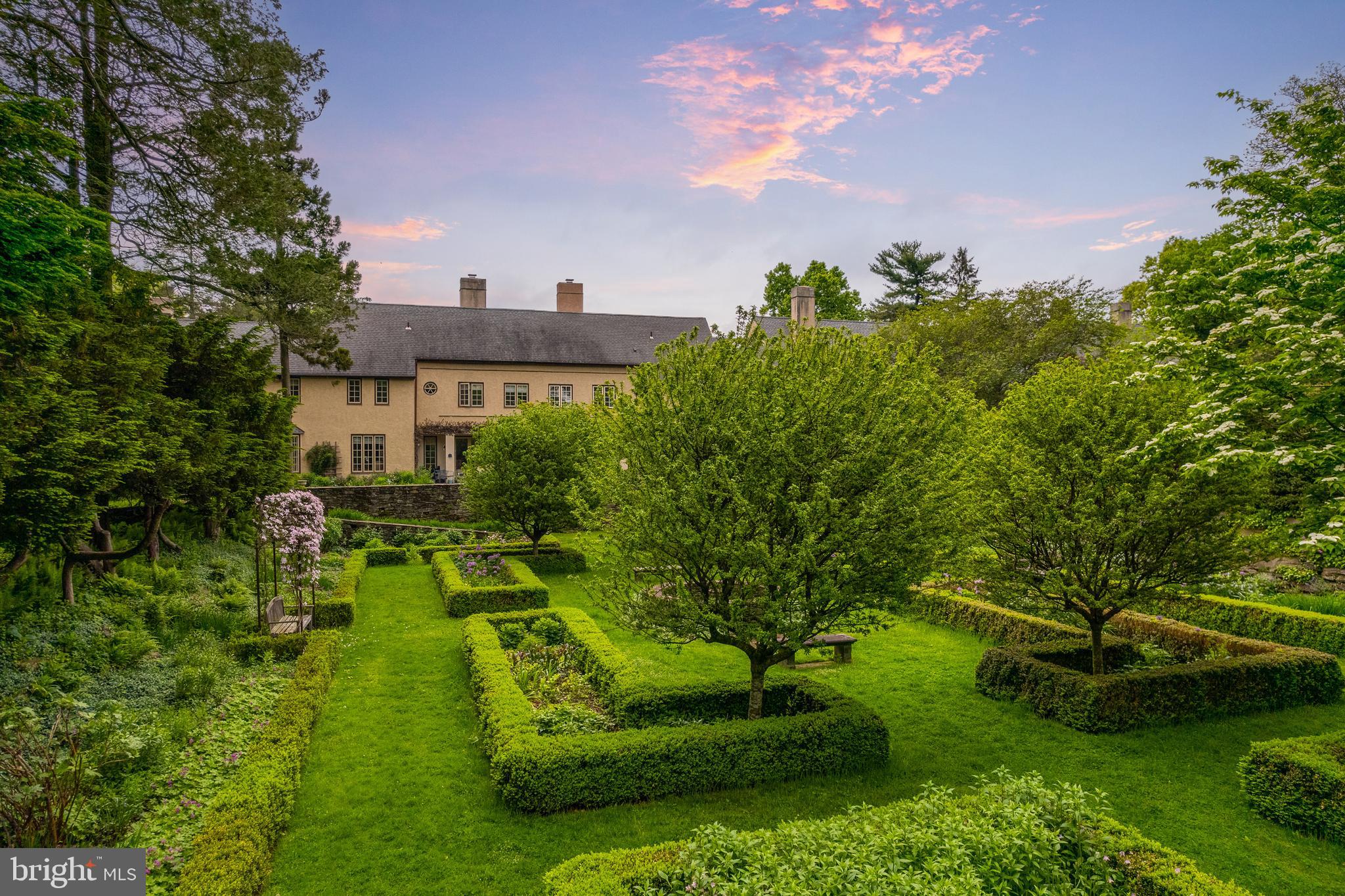 CHESTNUT HILL - Residential