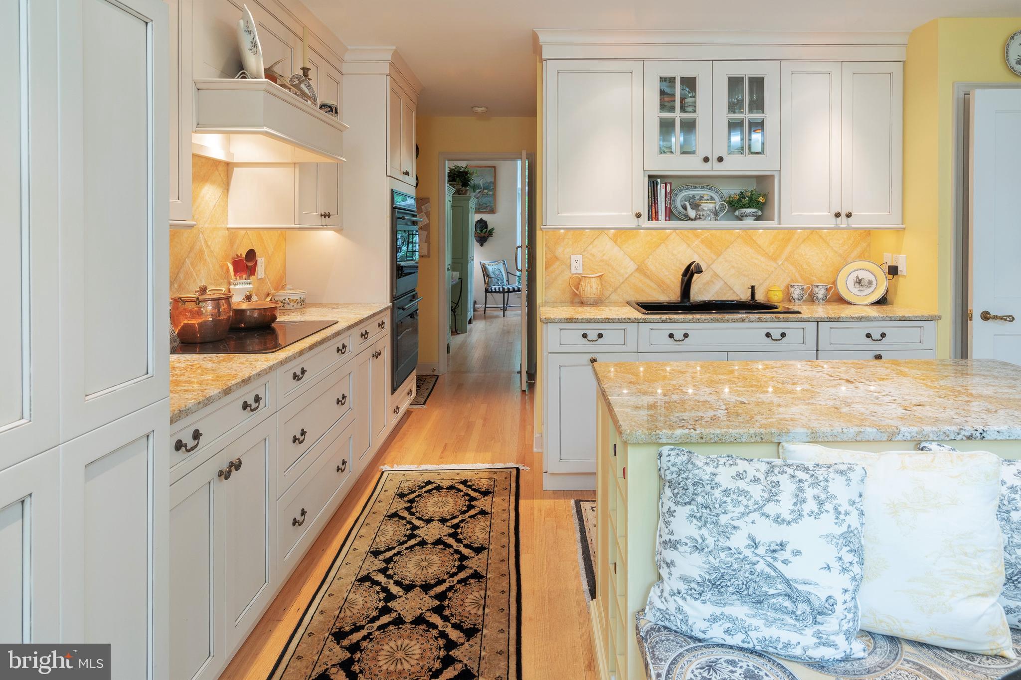 CHESTNUT HILL - Residential