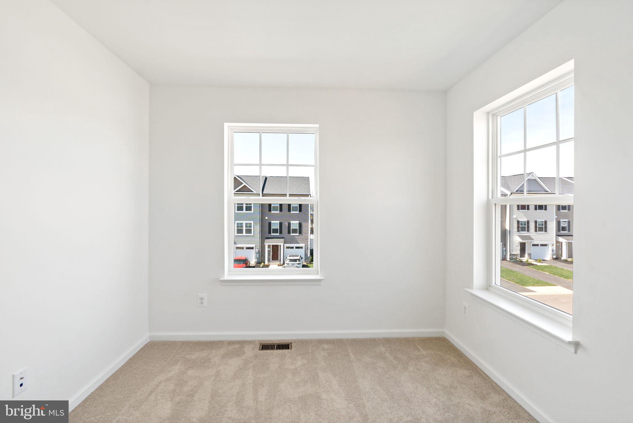 KING'S CROSSING - Residential