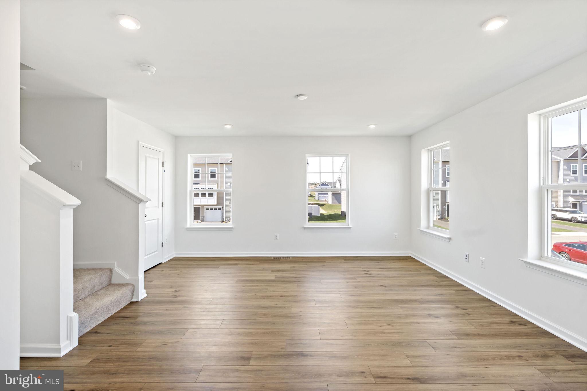 KING'S CROSSING - Residential