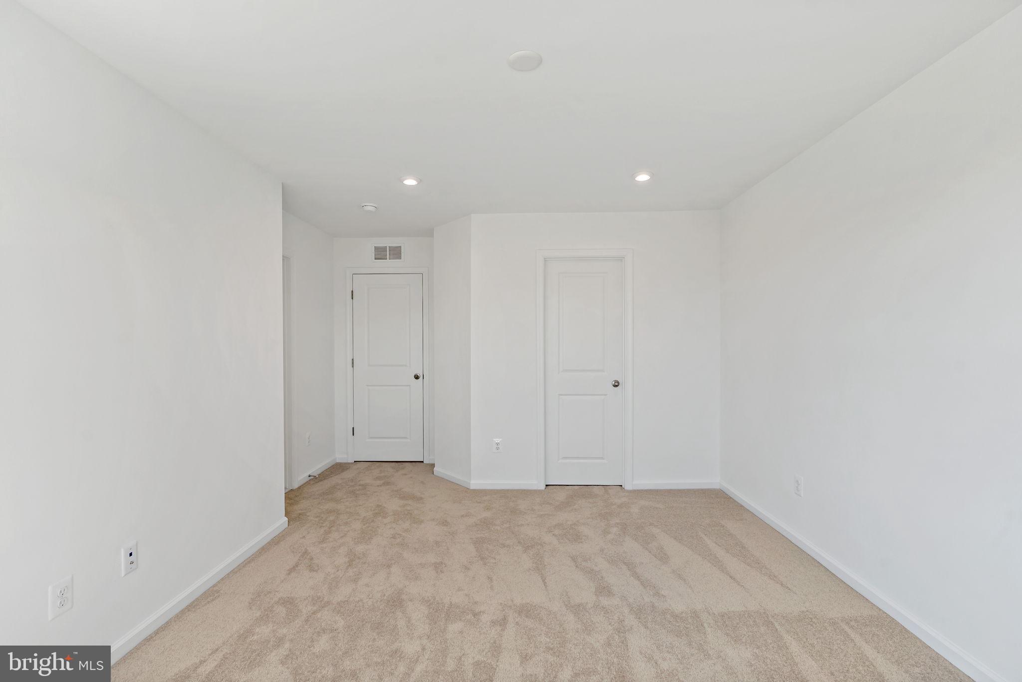 KING'S CROSSING - Residential