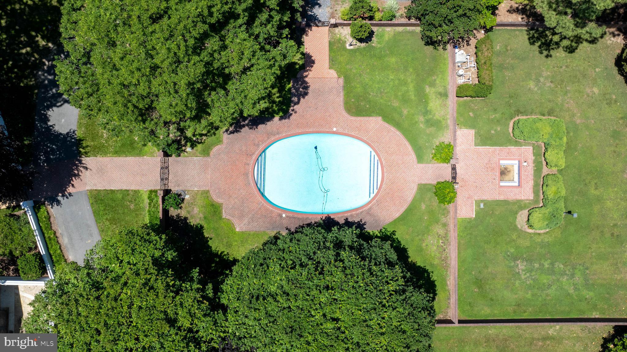 BAILEYS NECK - Residential