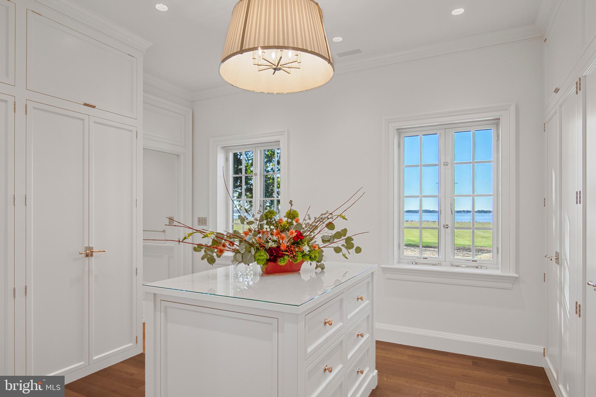 BAILEYS NECK - Residential