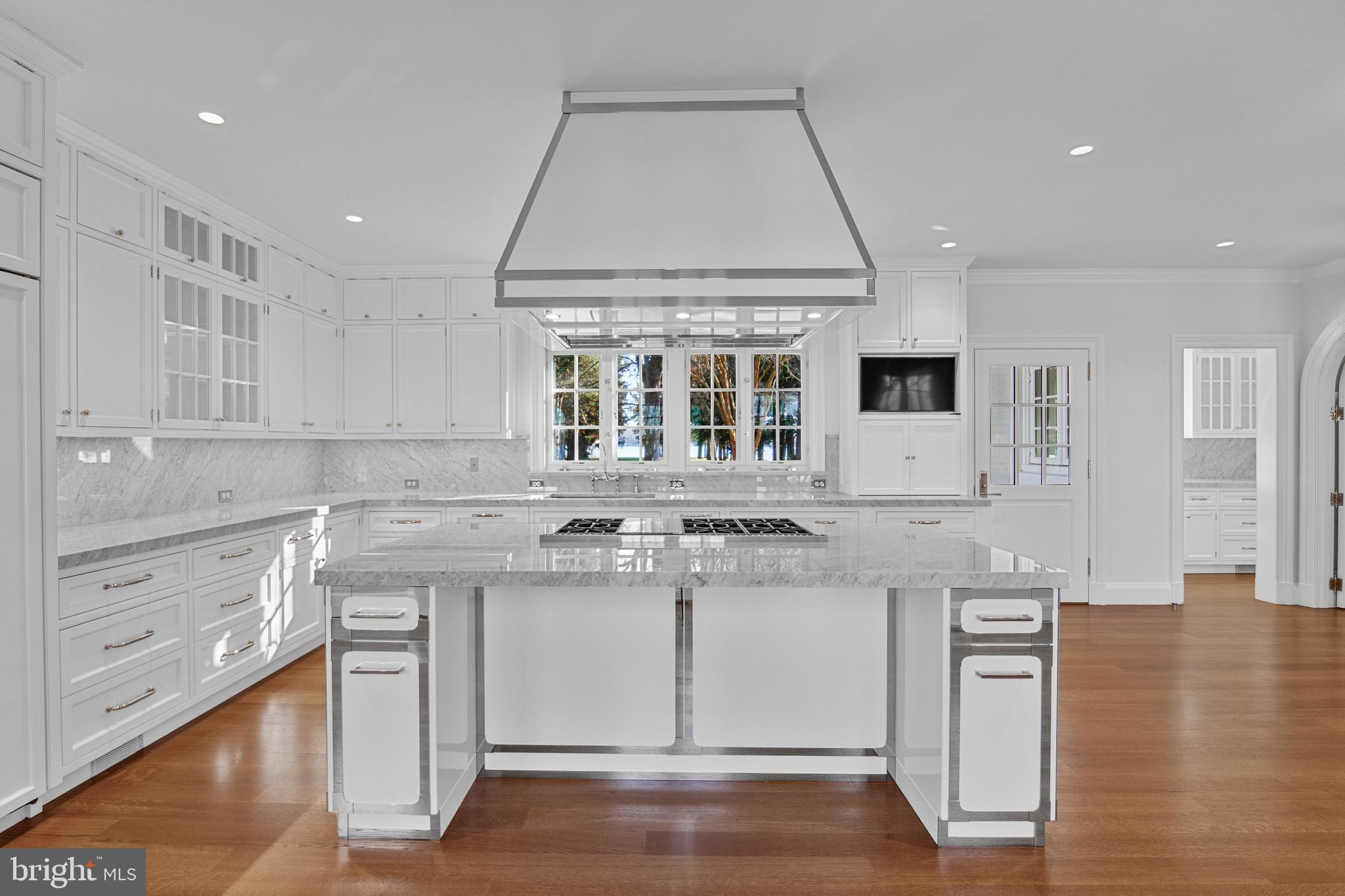 BAILEYS NECK - Residential