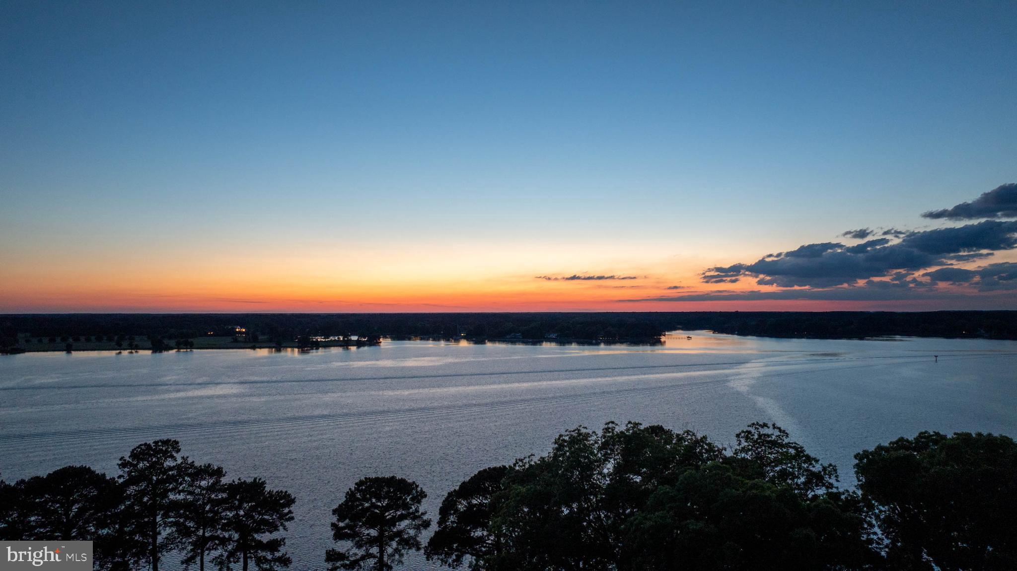 BAILEYS NECK - Residential