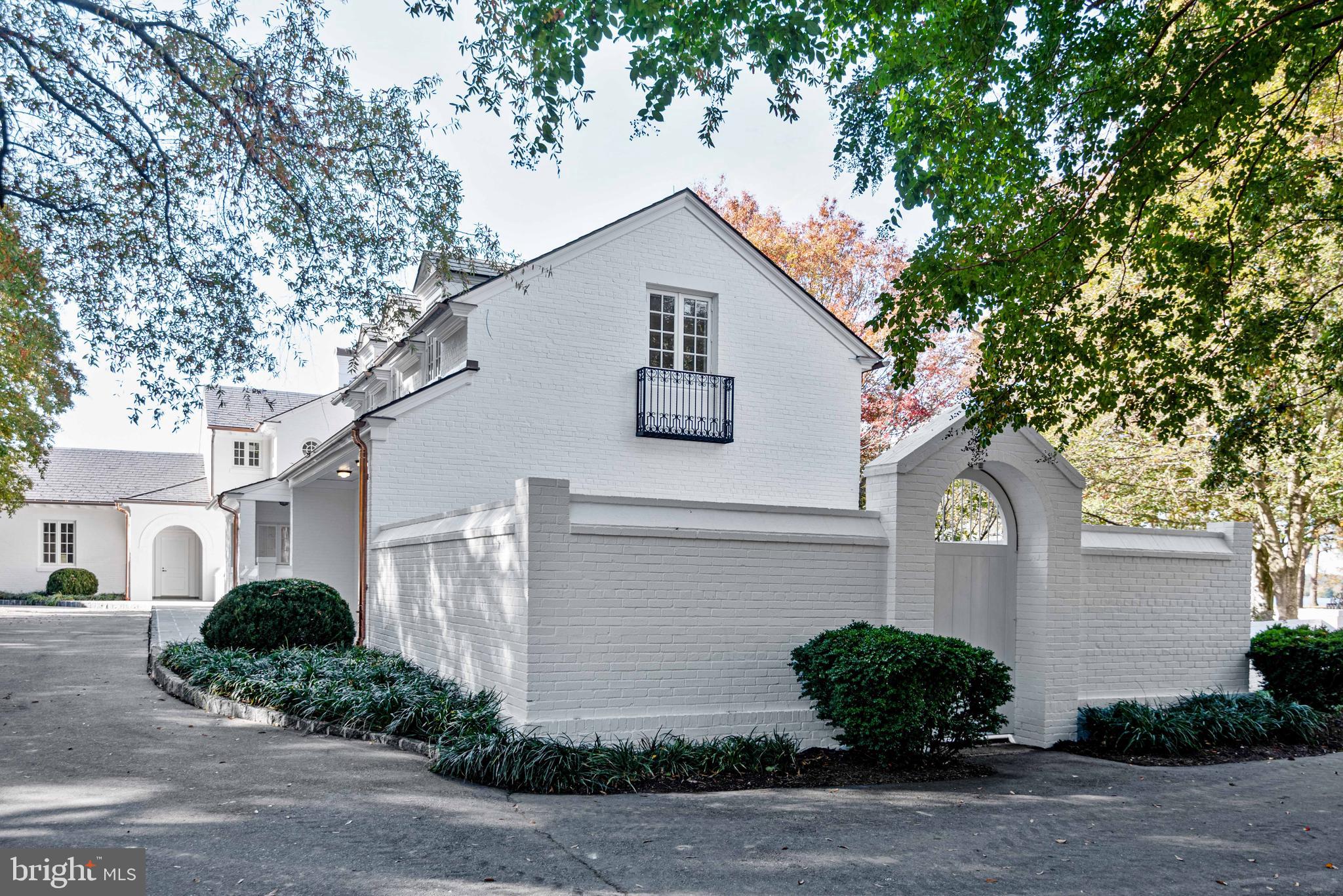 BAILEYS NECK - Residential