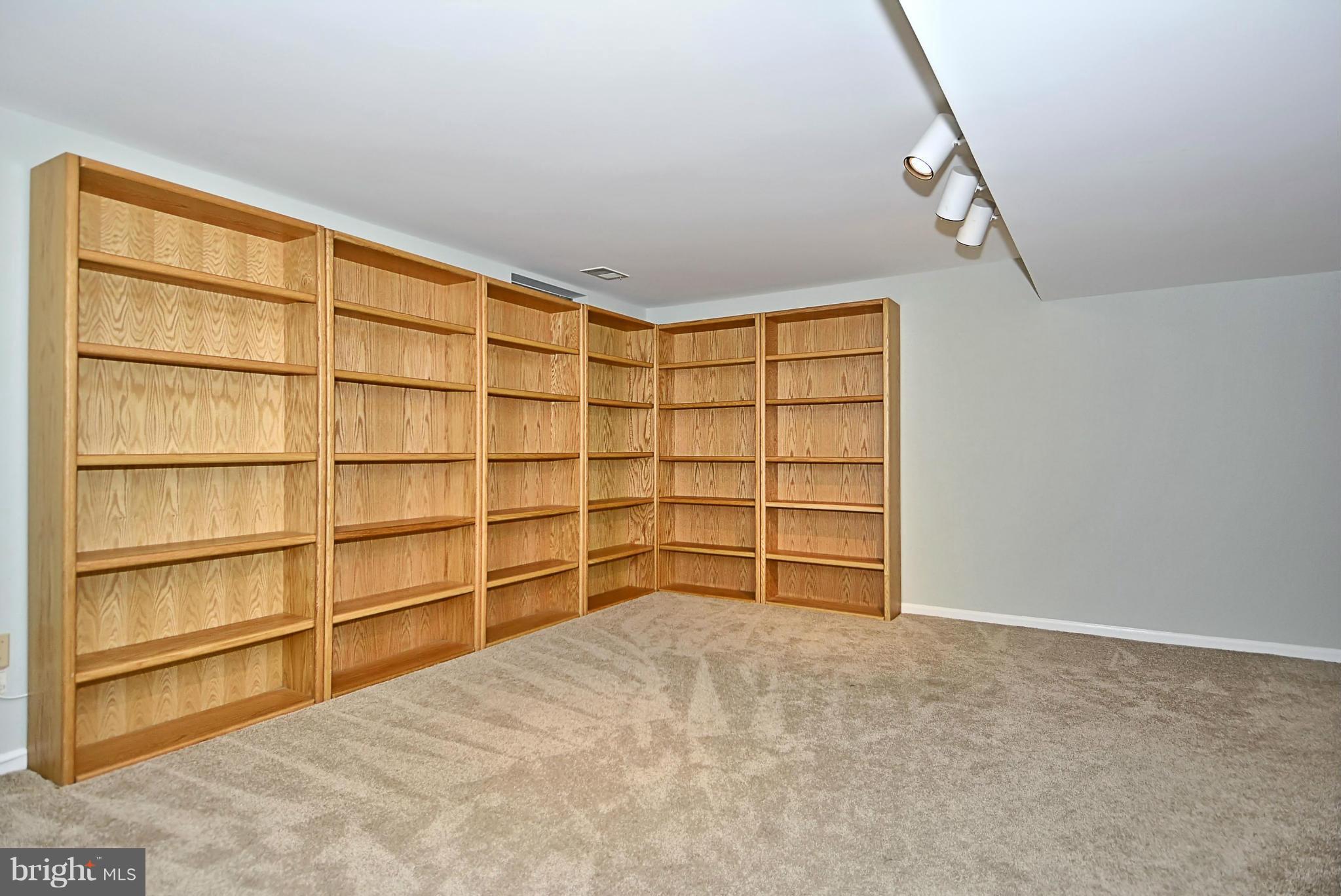 SEVEN OAKS - Residential