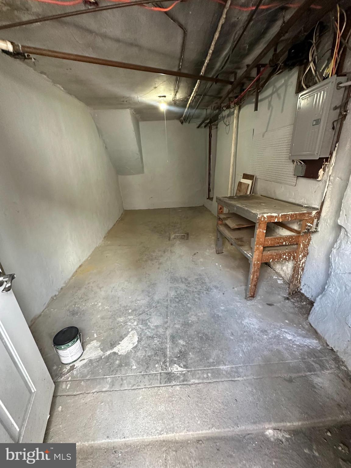 LAWNCREST - Residential