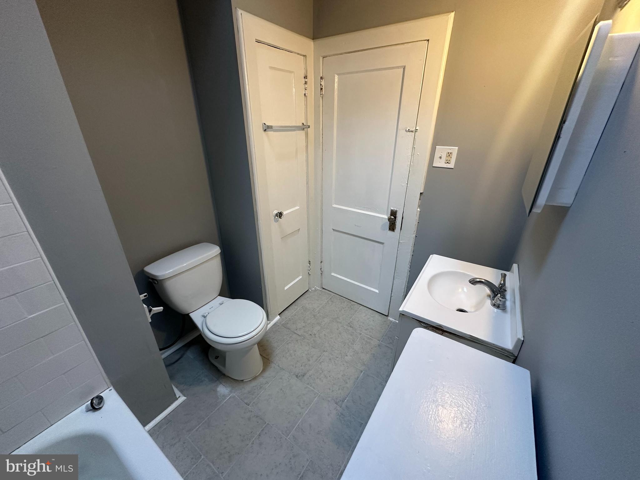 LAWNCREST - Residential