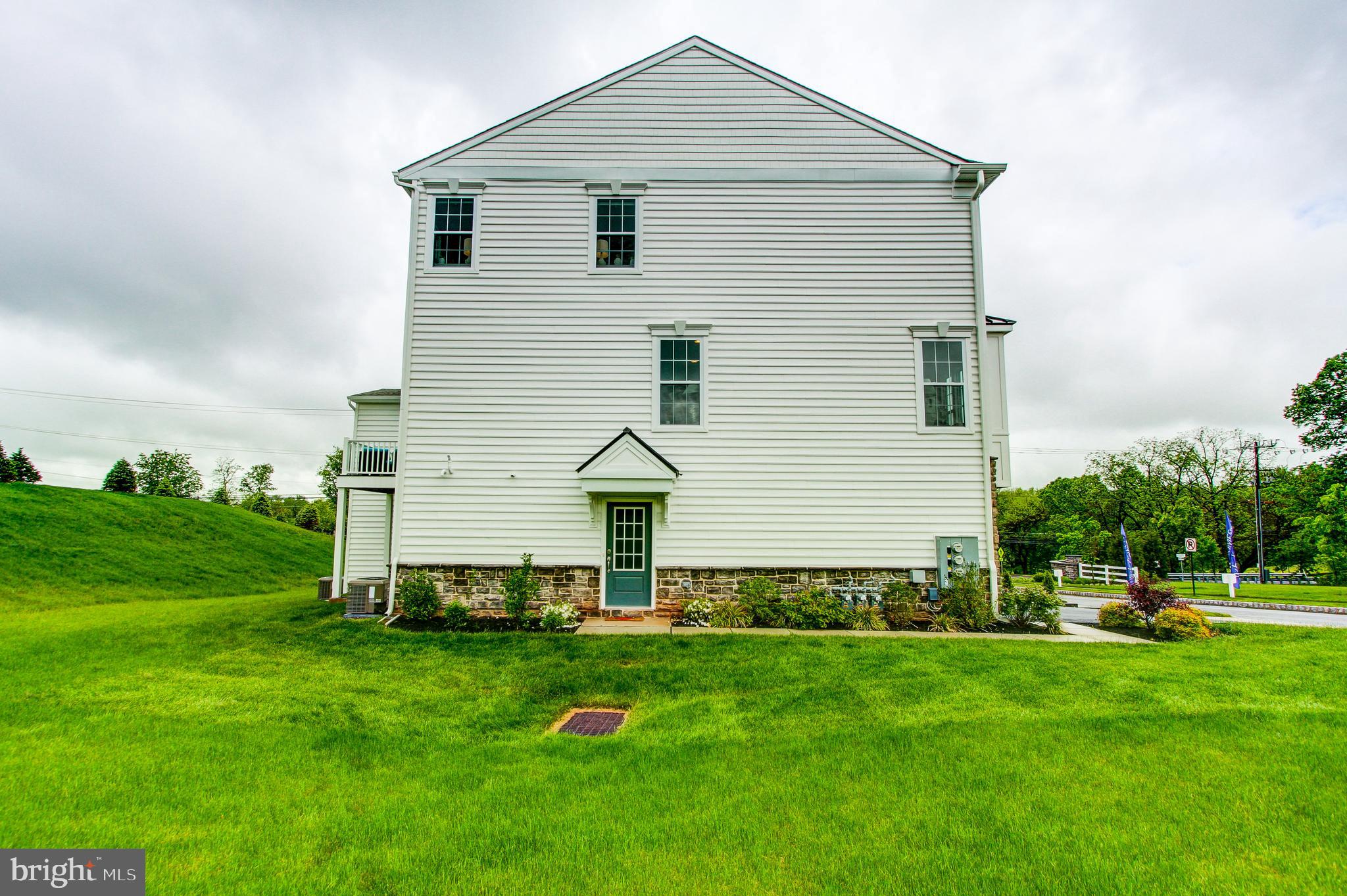 COURTS AT BRYNWOOD - Residential