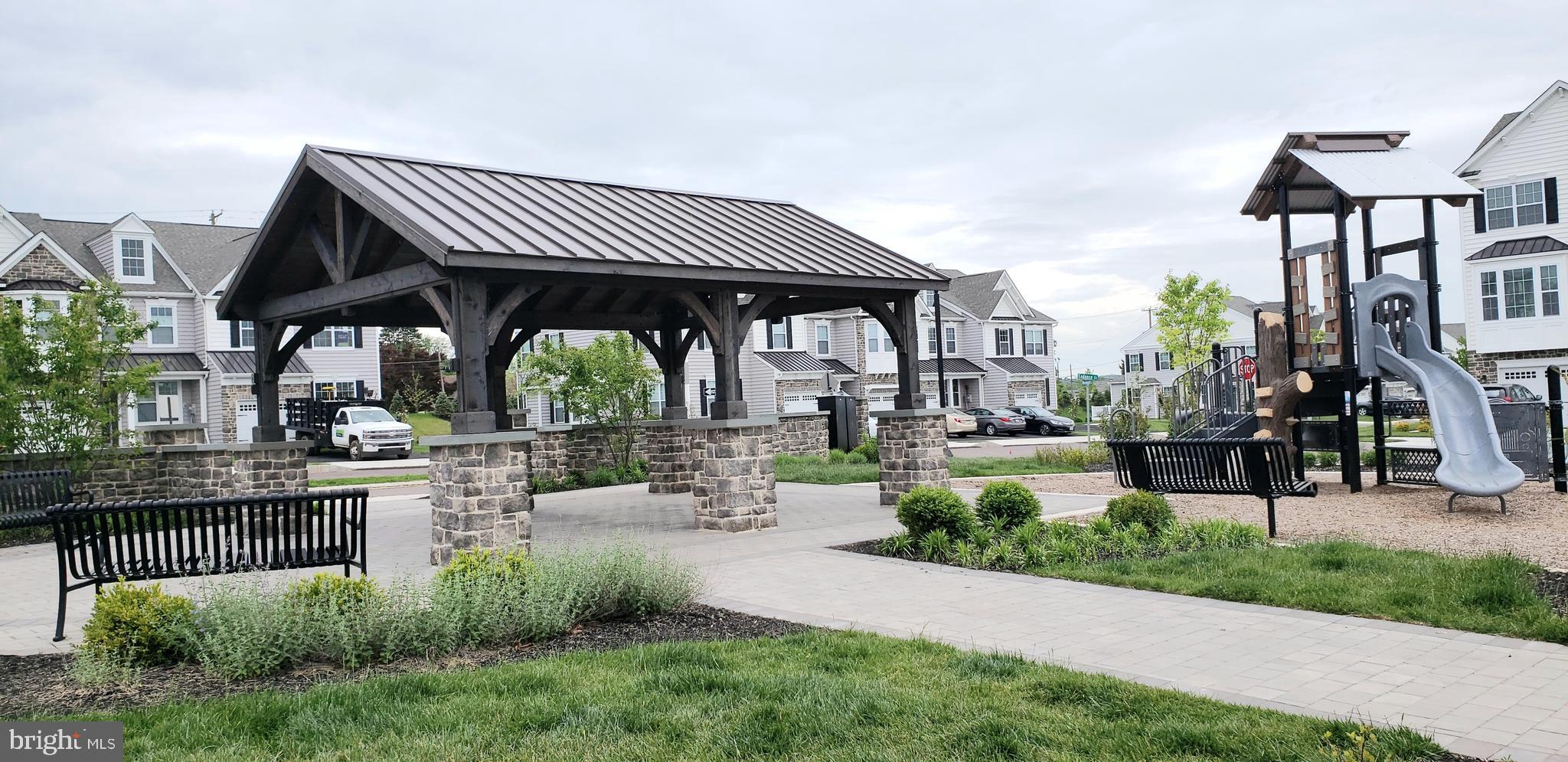 COURTS AT BRYNWOOD - Residential