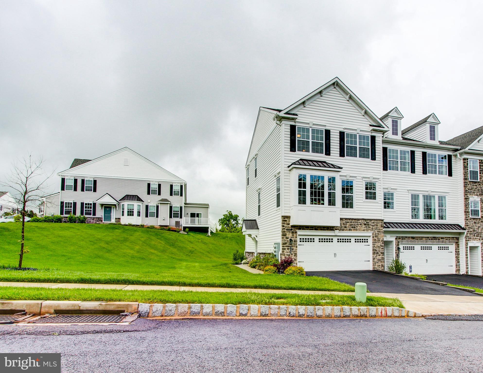 COURTS AT BRYNWOOD - Residential